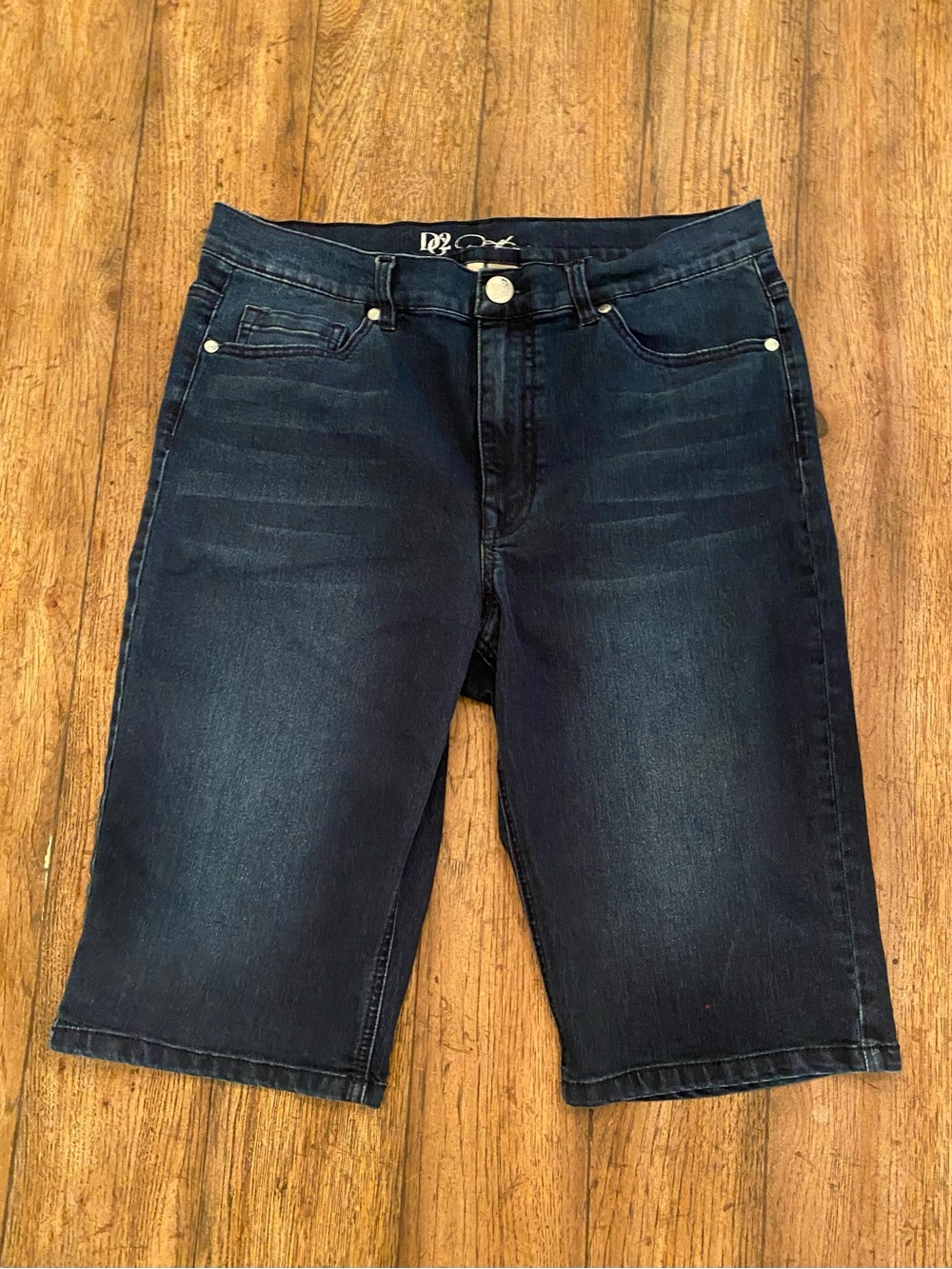 NWOT Women’s DG2 Diane Gilman Indigo Stretch Denim Classic 5 Pocket Jean Shorts
